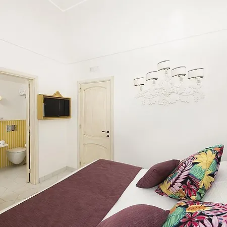 Sleeps 8 With Pool And Air Con Positano