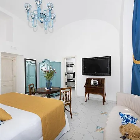 Sleeps 8 With Pool And Air Con *